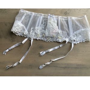 Victoria’s Secret ❤️ Garter belt, NWOT